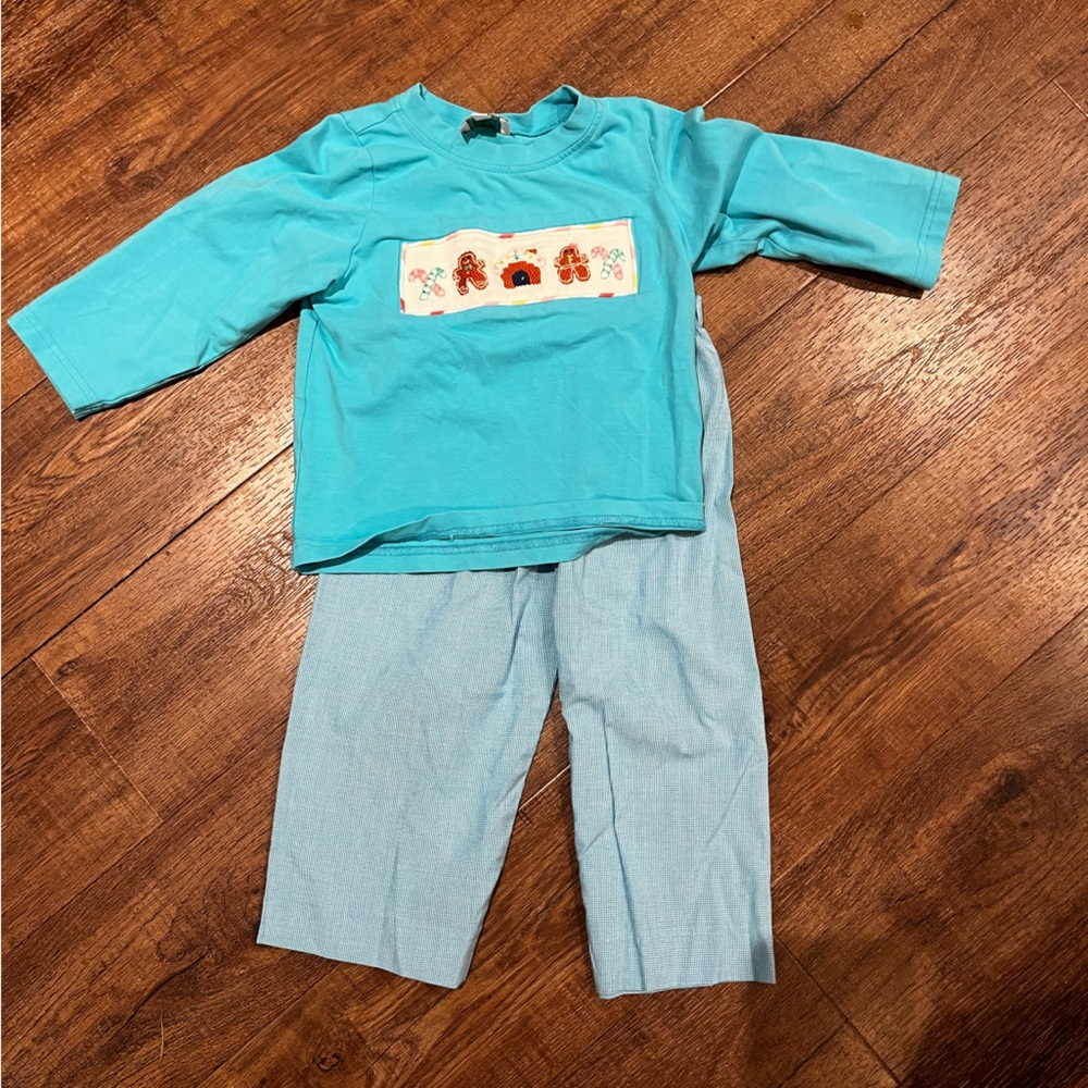 NWOTs Busy Bees Smocks Gingerbread Smock shirt and pant set Christmas outfit